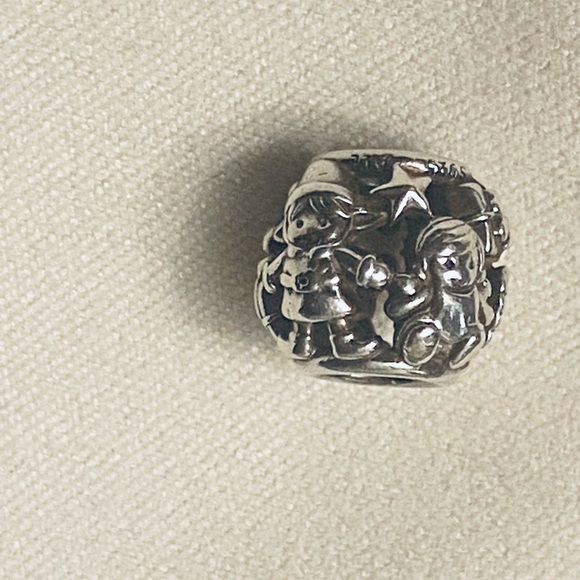 Pandora Santa’s elves charm - Picture 8 of 9